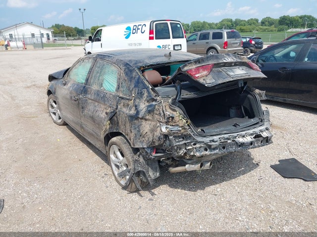 2019 AUDI A3 WAUAUHFF4KA075636 Photo 2