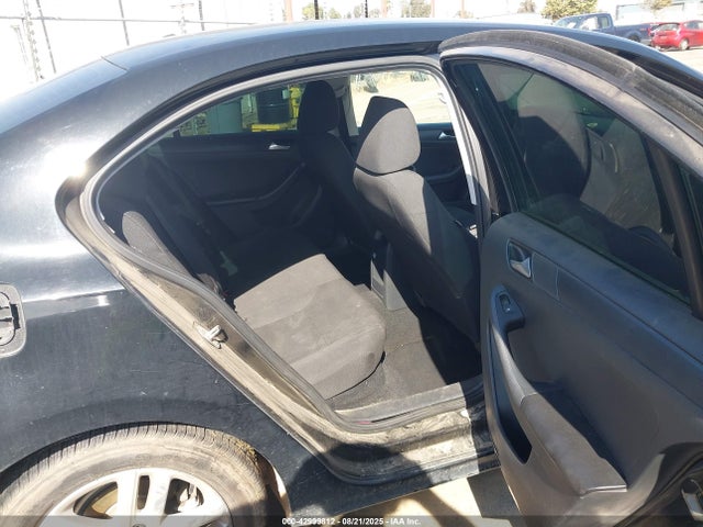 3VW2K7AJ2FM246683 Volkswagen 2015