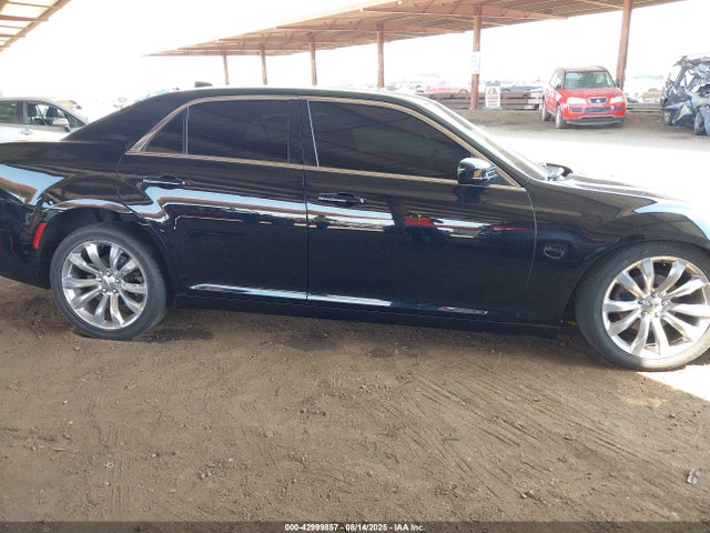 2C3CCAAG8KH548045 Chrysler 300