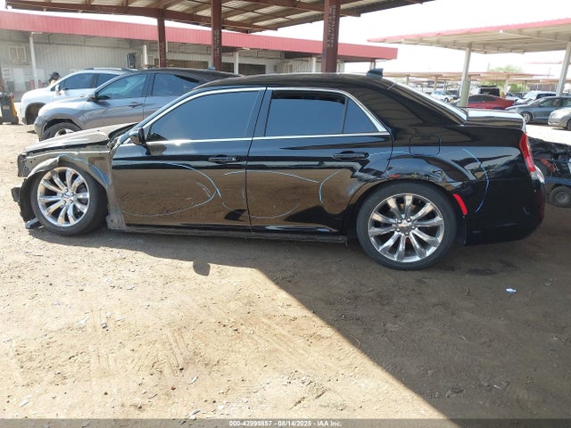 2C3CCAAG8KH548045 Chrysler 300