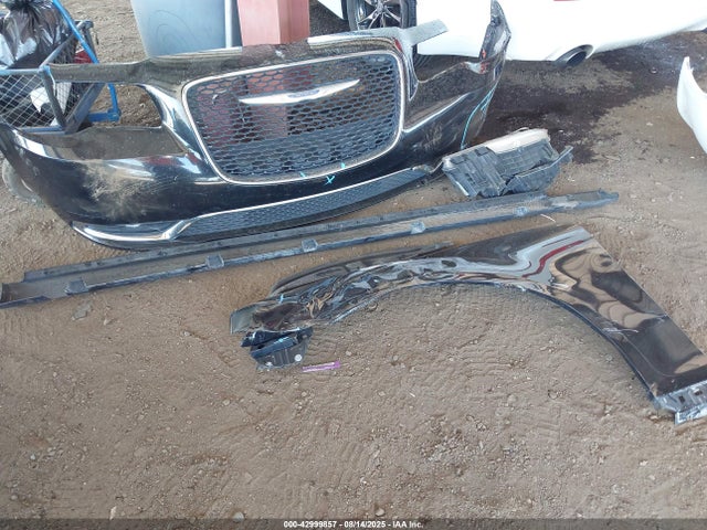 2C3CCAAG8KH548045 Chrysler 300