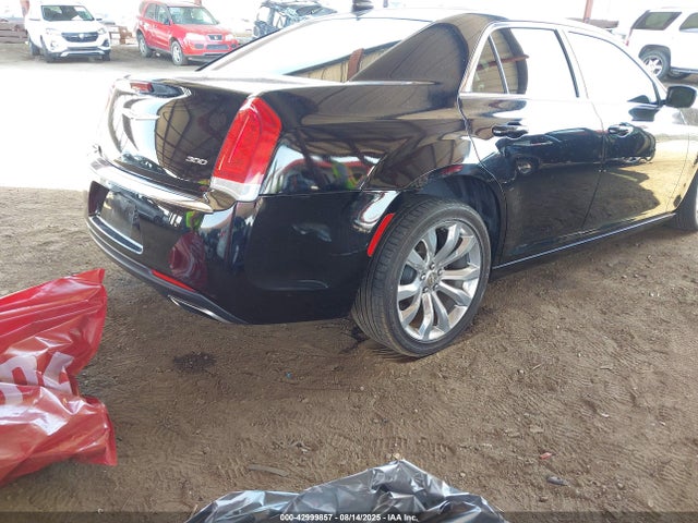 2C3CCAAG8KH548045 Chrysler 300