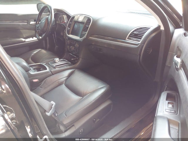 2C3CCAAG8KH548045 Chrysler 300