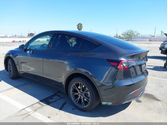 2025 TESLA MODEL Y 7SAYGDEE9SF234509 Photo 2