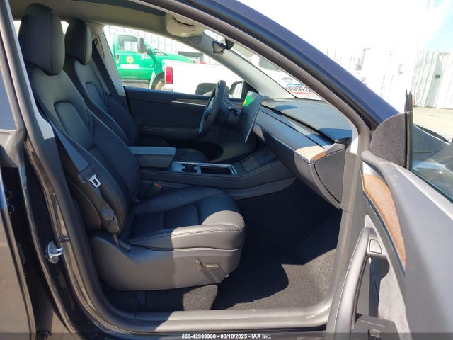 2025 TESLA MODEL Y 7SAYGDEE9SF234509 Photo 4