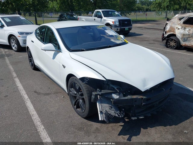 2015 TESLA MODEL S 5YJSA1E2XFF114099 Photo 0