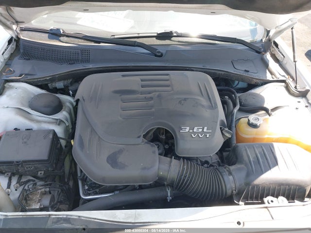 Chrysler 300 2019 2C3CCAEG5KH586018 Image 10