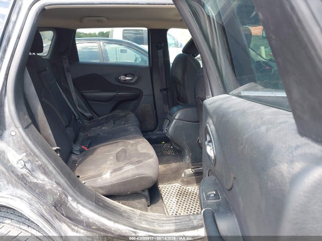1C4PJMCS9FW615944 Jeep Cherokee