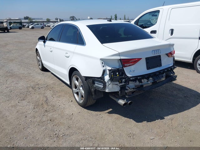 2019 AUDI A3 WAUAUGFF3K1011940 Photo 2