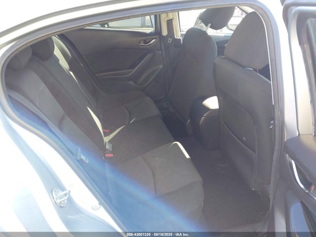 3MZBN1U72JM234045 Mazda pe
