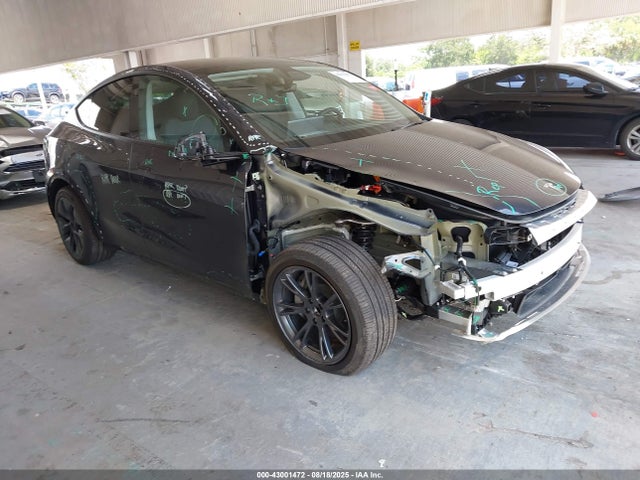 2024 TESLA MODEL Y 7SAYGDED3RA328402 Photo 0