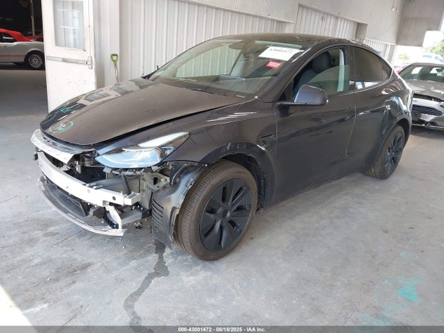 2024 TESLA MODEL Y 7SAYGDED3RA328402 Photo 1