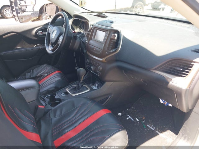 1C4PJLCB8EW171643 Jeep Cherokee