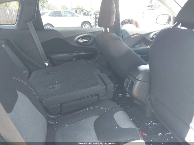 1C4PJLCB8EW171643 Jeep Cherokee