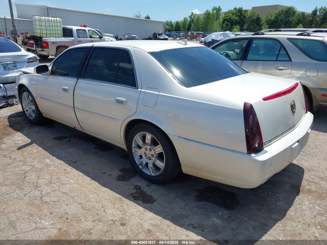 2010 CADILLAC DTS 1G6KP5E98AU109828 Photo 2