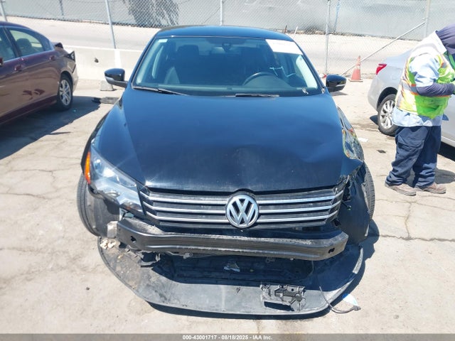 Volkswagen Passat 2014 1VWBP7A30EC005711 Image 12
