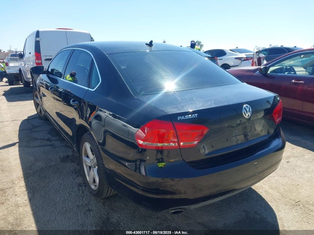 Volkswagen Passat 2014 1VWBP7A30EC005711 Image 3