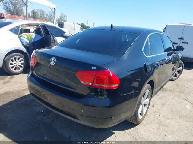 Volkswagen Passat 2014 1VWBP7A30EC005711 Image 4