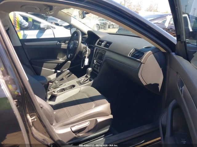 Volkswagen Passat 2014 1VWBP7A30EC005711 Image 5
