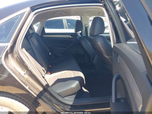 Volkswagen Passat 2014 1VWBP7A30EC005711 Image 8