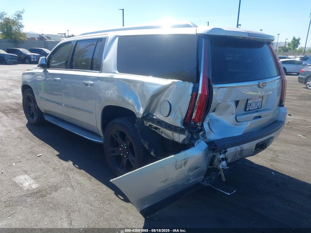 2016 CADILLAC ESCALADE ESV 1GYS4HKJ9GR211733 Photo 2