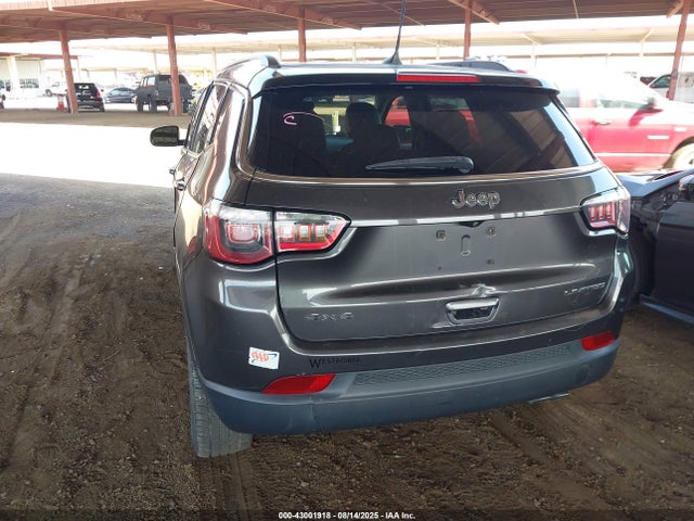 Jeep 2018 2018 3C4NJDCB6JT223798 Image 3