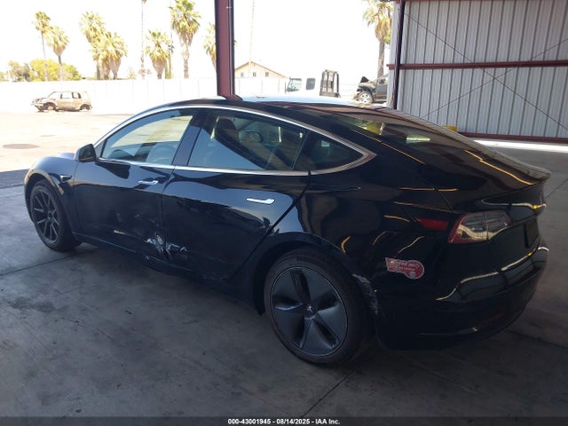 2018 TESLA MODEL 3 5YJ3E1EAXJF172643 Photo 2