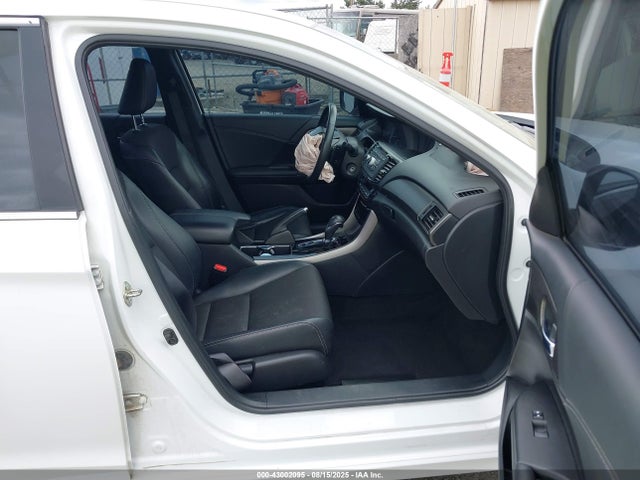 1HGCR2F52HA003717 Honda k24w1