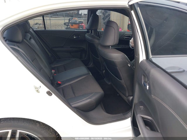 1HGCR2F52HA003717 Honda k24w1