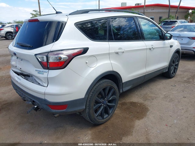 1FMCU0J94HUB86043 Ford 2017