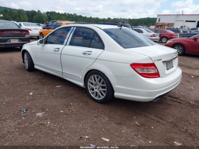 2010 MERCEDES-BENZ C-CLASS WDDGF8BB9AR117511 Photo 2