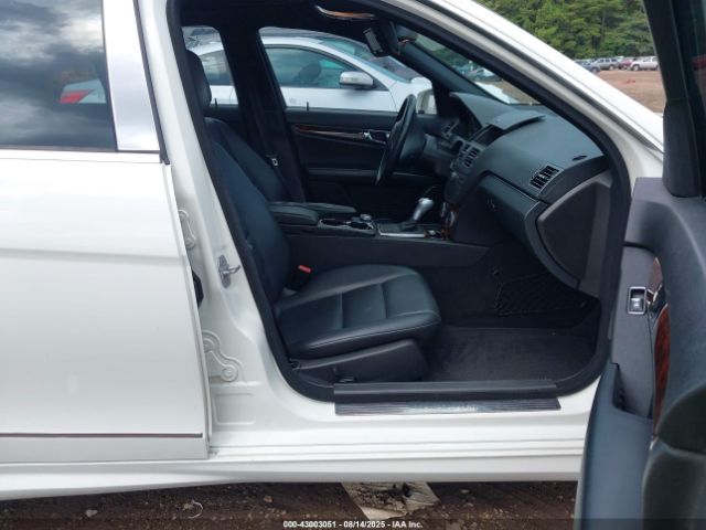 2010 MERCEDES-BENZ C-CLASS WDDGF8BB9AR117511 Photo 4