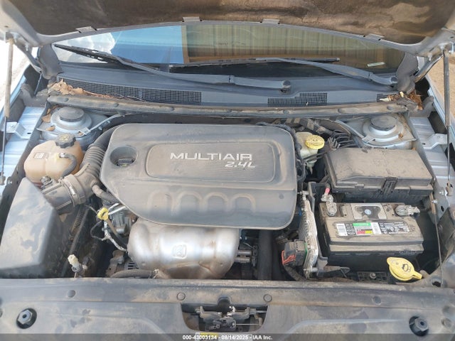 1C3CCCAB3FN662872 Chrysler 200