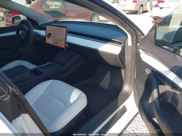 2022 TESLA MODEL 3 5YJ3E1EC1NF111950 Photo 4