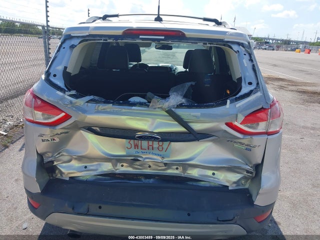 1FMCU9J9XFUB69989 Ford Escape Titanium