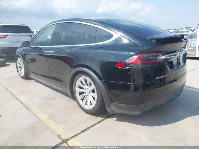 2017 TESLA MODEL X 5YJXCBE28HF043784 Photo 2
