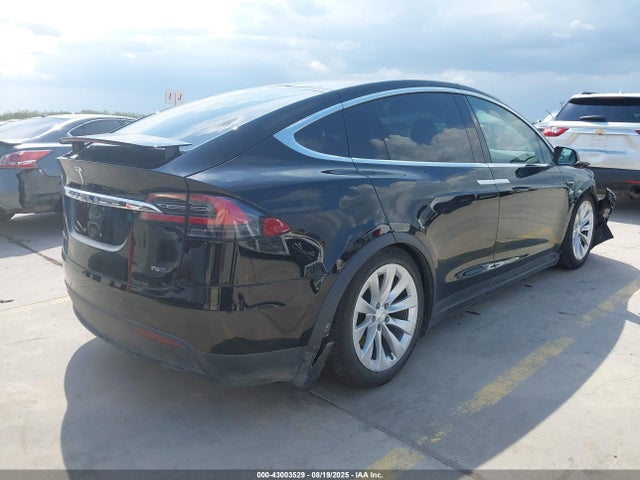 2017 TESLA MODEL X 5YJXCBE28HF043784 Photo 3