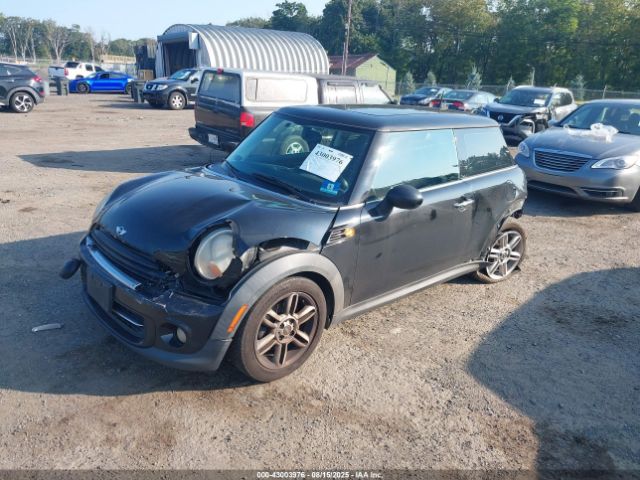 2011 MINI COOPER WMWSU3C59BTX96719 Photo 1