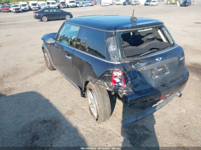 2011 MINI COOPER WMWSU3C59BTX96719 Photo 2