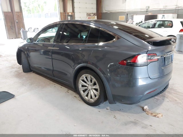 2018 TESLA MODEL X 5YJXCDE23JF125715 Photo 2