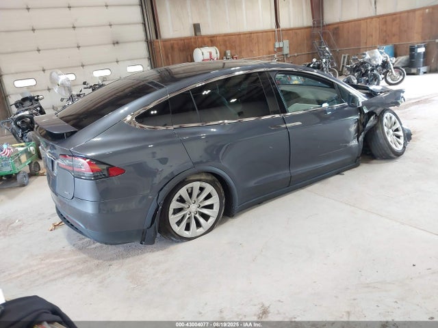 2018 TESLA MODEL X 5YJXCDE23JF125715 Photo 3