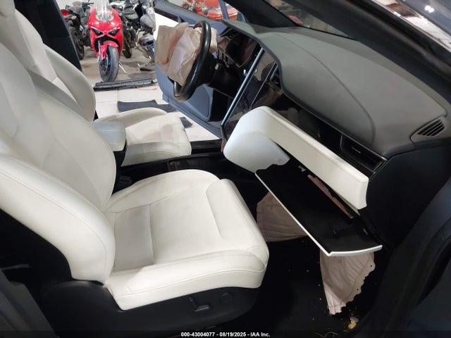 2018 TESLA MODEL X 5YJXCDE23JF125715 Photo 4