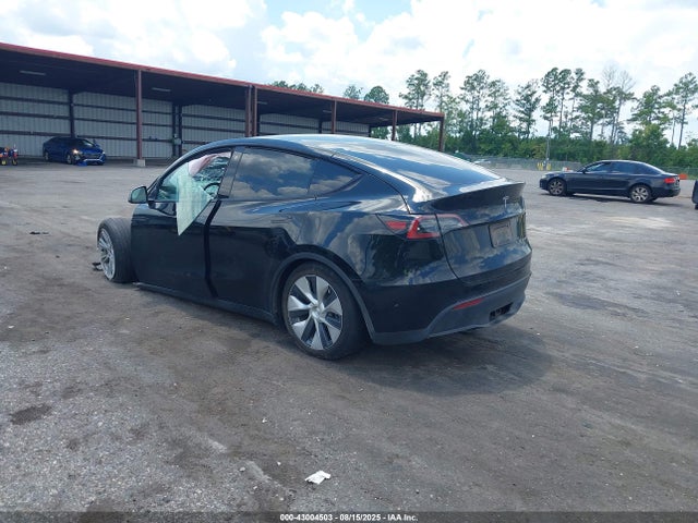 2023 TESLA MODEL Y 7SAYGAEE1PF632979 Photo 2
