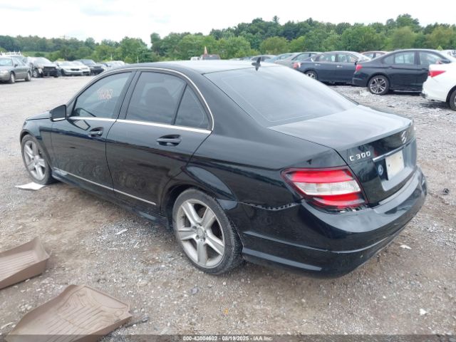 2011 MERCEDES-BENZ C 300 WDDGF8BB7BR158639 Photo 2