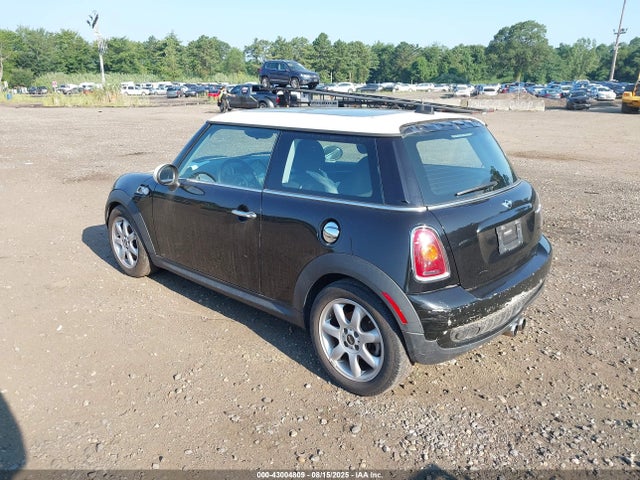 2010 MINI COOPER S WMWMF7C59ATX43415 Photo 2