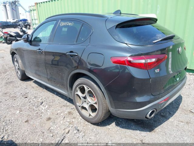 2018 ALFA ROMEO STELVIO ZASFAKPN0J7B90578 Photo 2