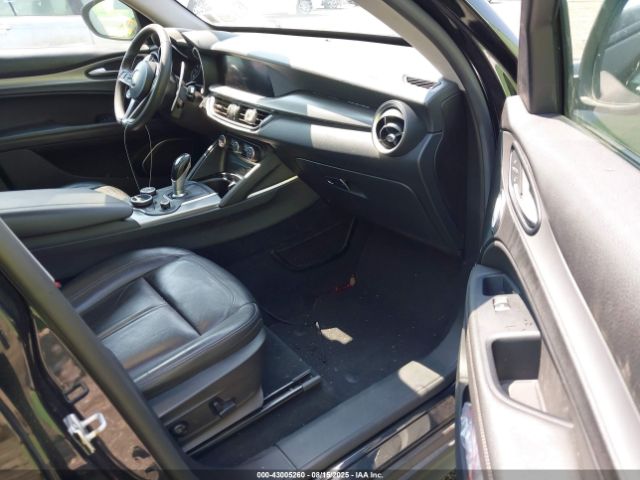 2018 ALFA ROMEO STELVIO ZASFAKPN0J7B90578 Photo 4