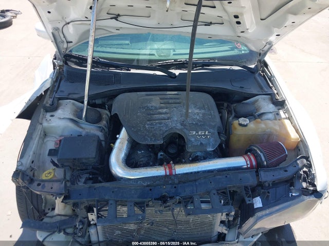 2018 CHRYSLER 300 2C3CCABG3JH269504 Photo 9