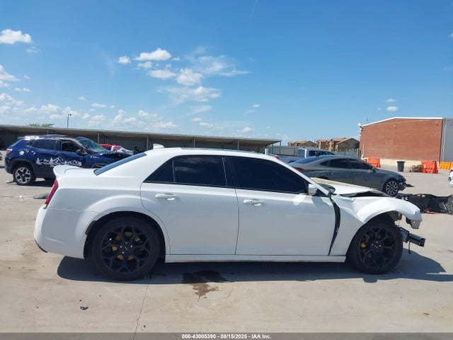43005390 :رقم المزاد ، 2C3CCABG3JH269504 vin ، 2018 Chrysler 300 300s مزاد بيع