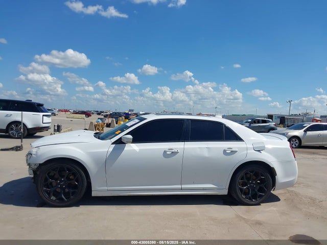 43005390 :رقم المزاد ، 2C3CCABG3JH269504 vin ، 2018 Chrysler 300 300s مزاد بيع